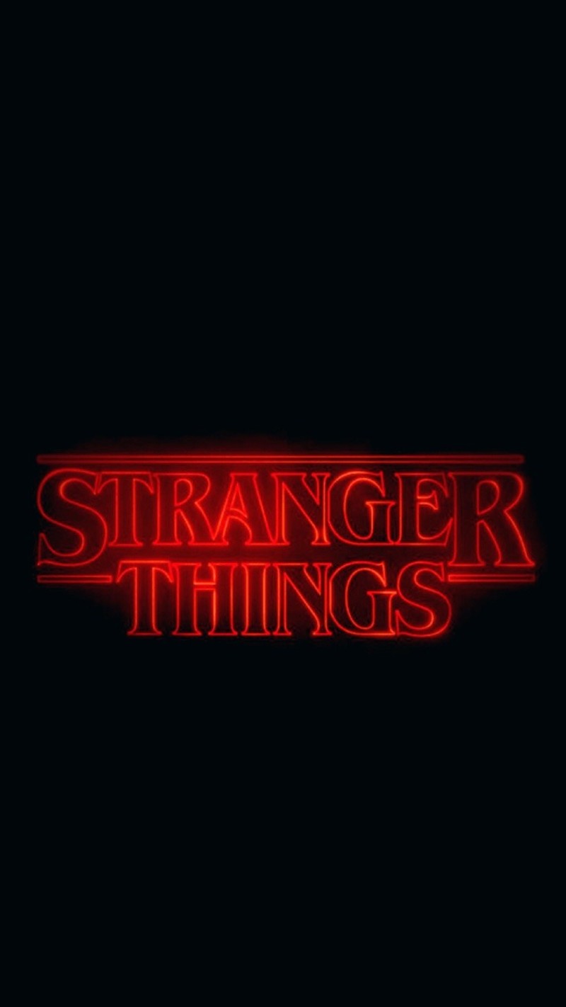 Красная неоновая вывеска с надписью stranger things (одиннадцать, ужас)