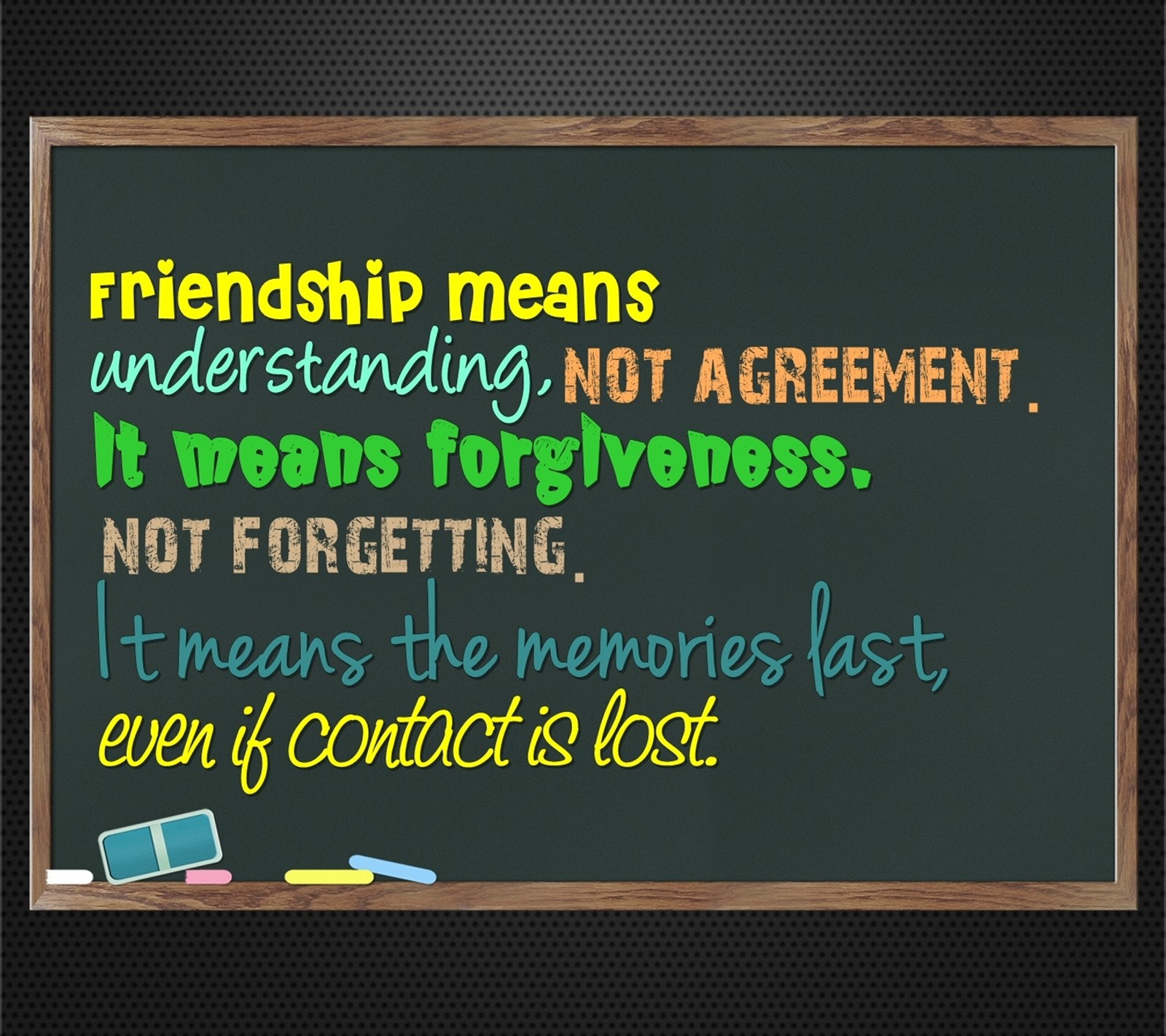 Hay una pizarra con una cita que dice la amistad significa (siempre, friendships, vida, amor, nuevo)