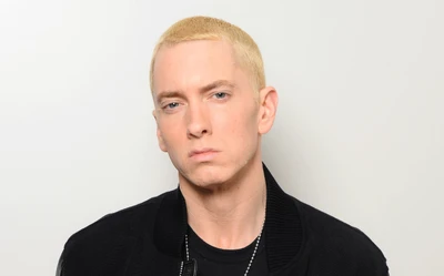 Eminem : Le musicien de hip-hop iconique avec un look distinctif