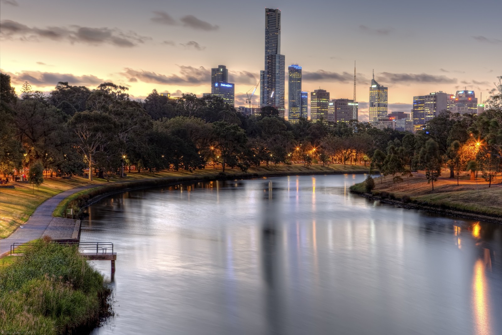 Lade stadtbild, reflexion, stadt, skyline, fluss Hintergrund herunter