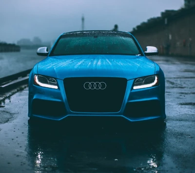 Carro Audi azul brilhando na chuva