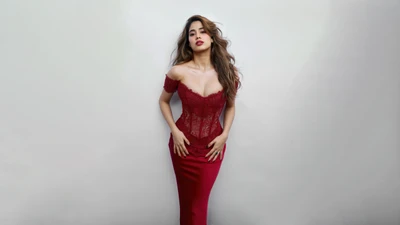 Janhvi Kapoor dans une magnifique robe rouge, dégageant élégance et charme.