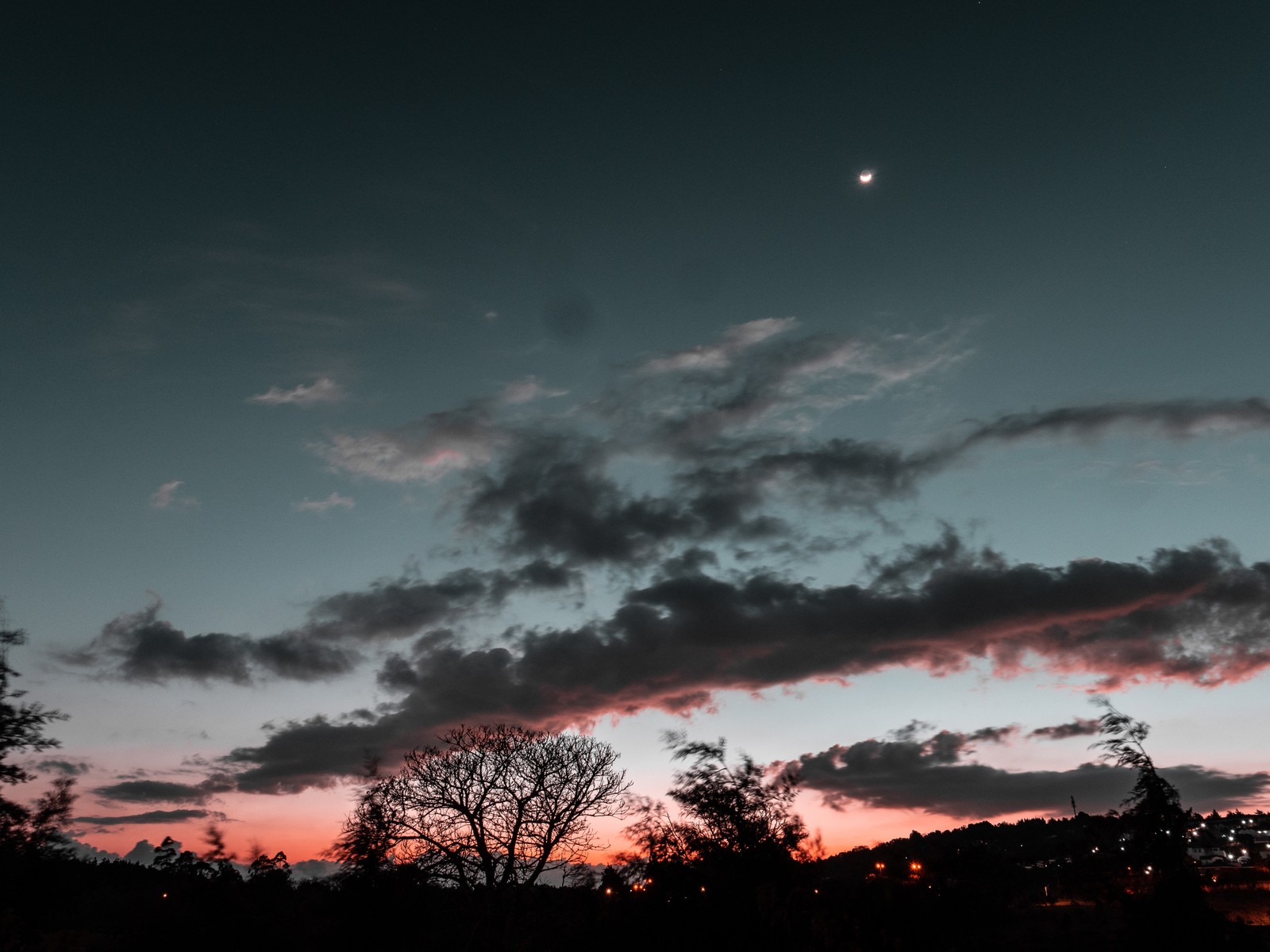 Araffes in the sky with a moon in the distance (sunset, cloud, nature, afterglow, atmosphere)