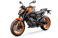 KTM 890 Duke 2021: Diseño elegante sobre fondo blanco - Fondo de pantalla 4K