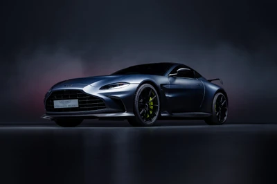 Aston Martin Vantage: Удивительный британский экзотический автомобиль в темной элегантности