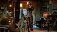 Halle Berry y su perro en una escena de alto riesgo de John Wick 3