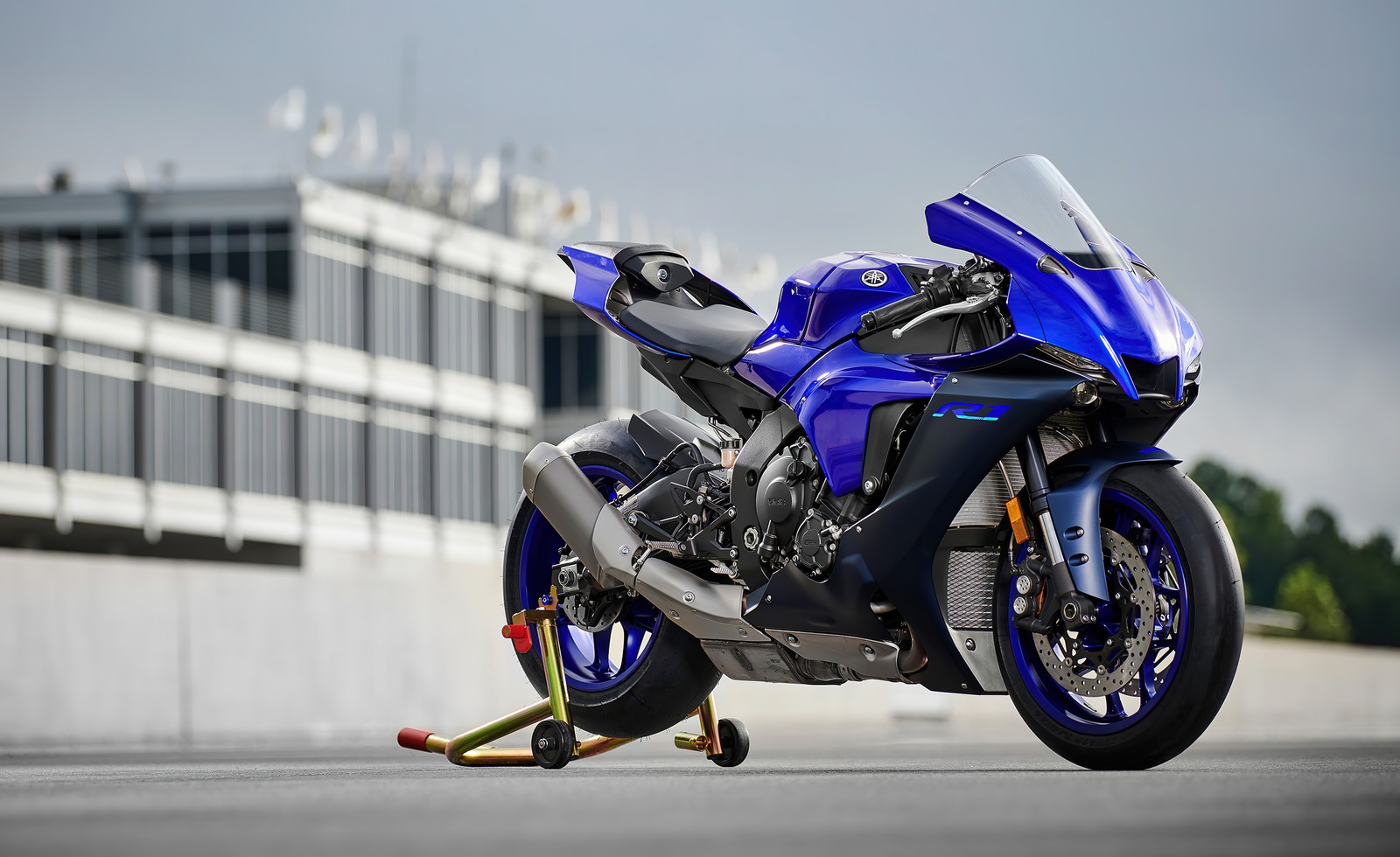 Скачать обои ямаха yzf r1, yamaha yzf r1, спортивные мотоциклы, 2022, велосипеды