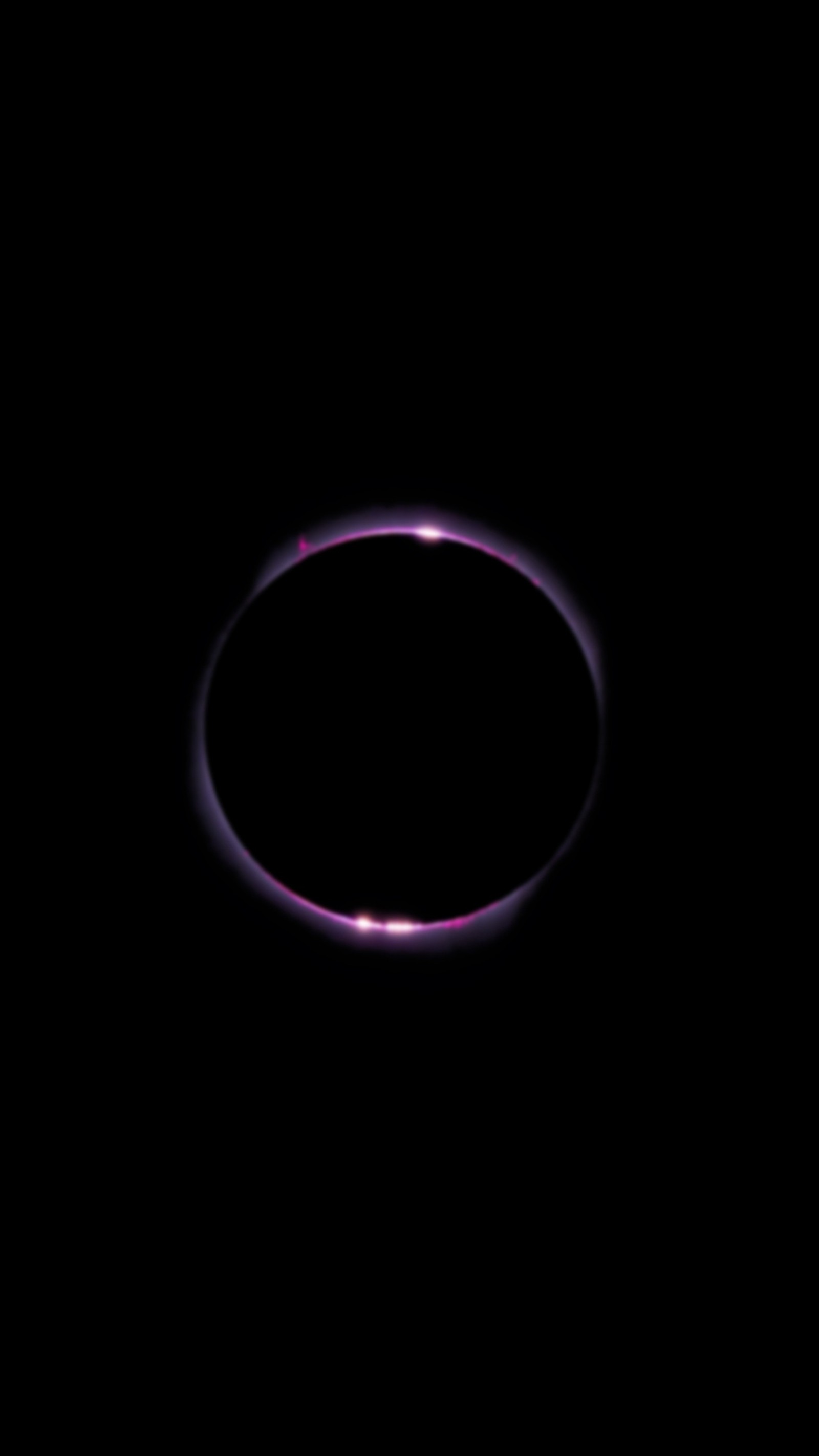 Eine nahaufnahme eines schwarzen hintergrunds mit einem lila ring (schwarz, dunkel, tod, eklipse, beängstigend)