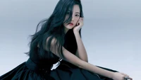 Hong Eunchae: Elegância e Postura na Moda K-Pop