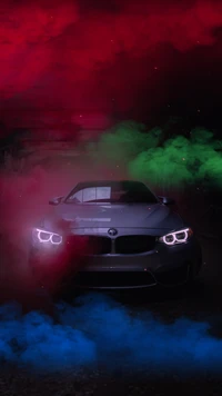 Carro esportivo dinâmico da BMW iluminado por fumaça colorida e faróis