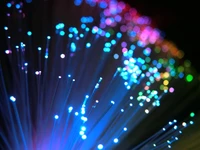 Pantalla de fibra óptica vibrante con emisiones de luz coloridas