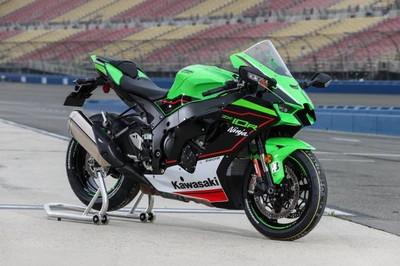 2021 Кавасаки Ниндзя ZX-10R: Удивительный спортивный мотоцикл на треке