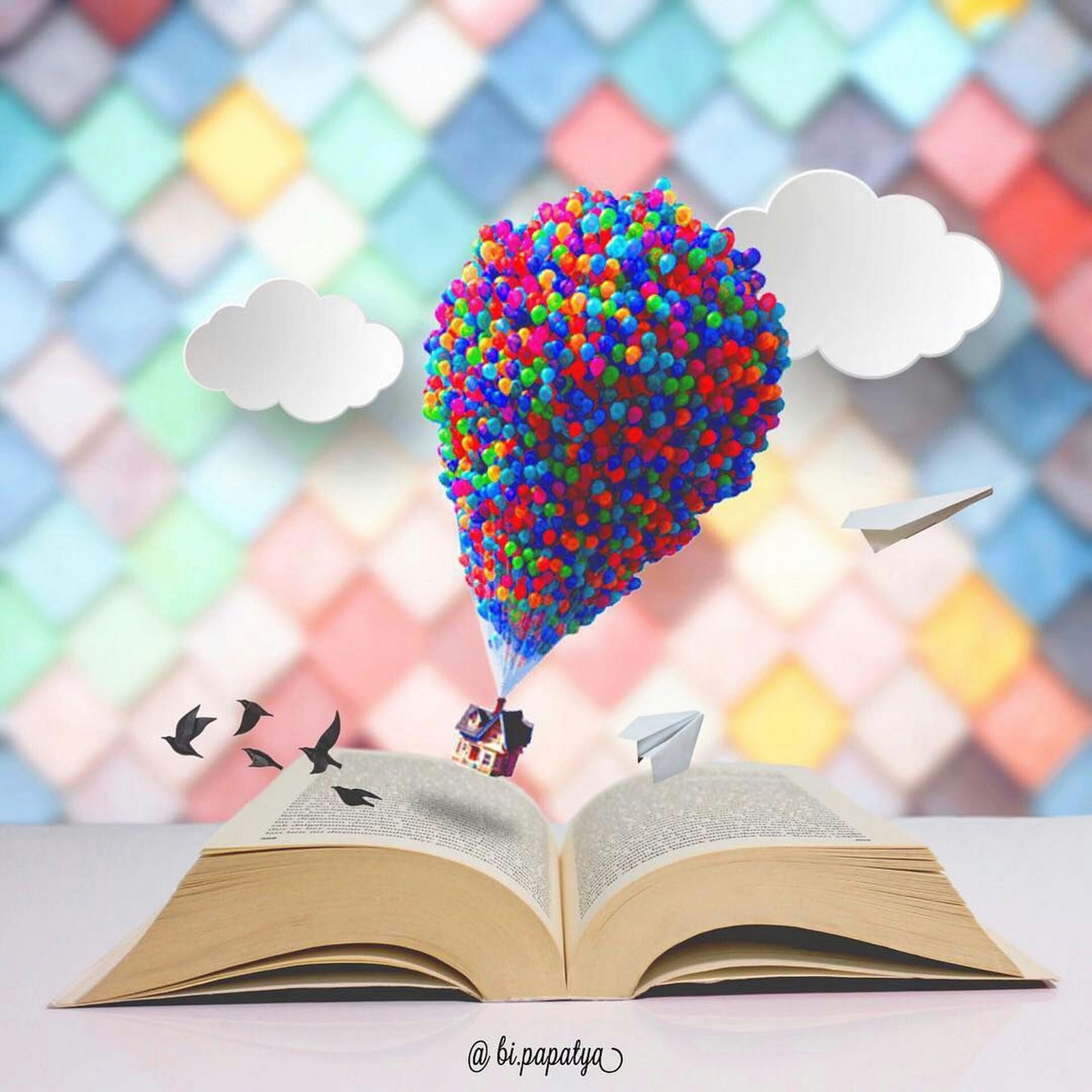 Globos flotando de un libro con un recorte de papel de un hombre y una mujer (ángeles, ave, mariposas, mariposa, corazón)