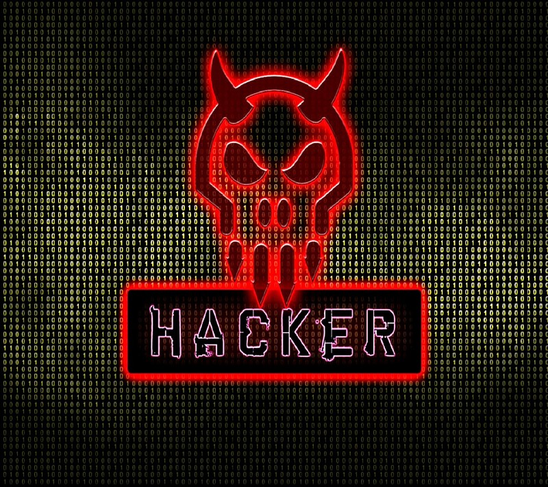 Крупный план красно-черного логотипа на зеленом фоне (хакер, hacker)