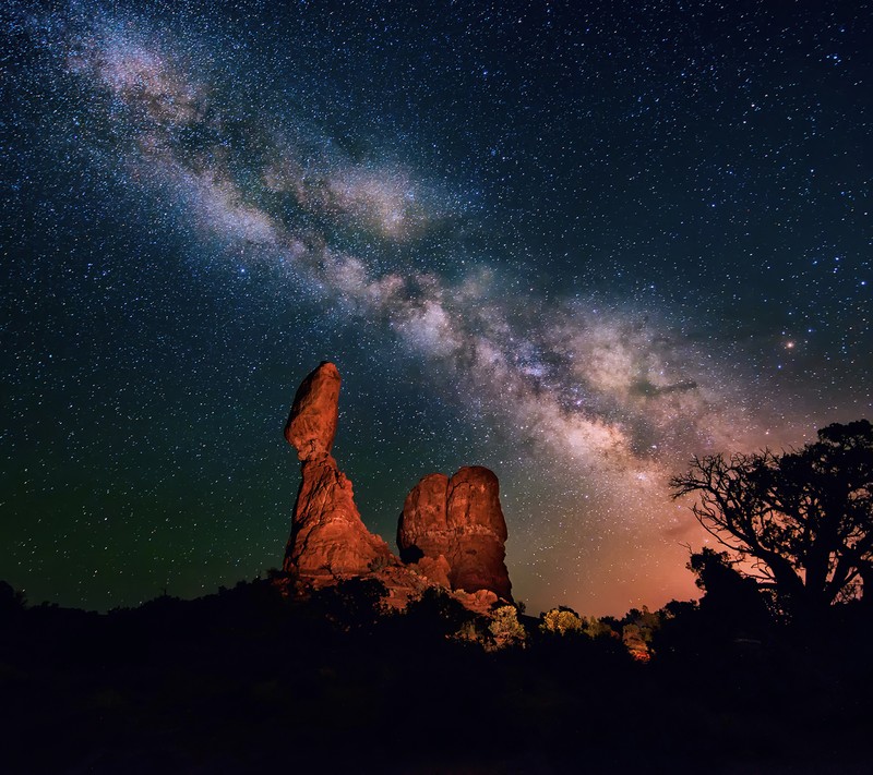 Uma vista da via láctea no céu (hd, natureza)