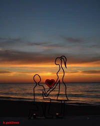 Pareja en silueta con un corazón contra un vibrante cielo de atardecer sobre el mar en Yalova.