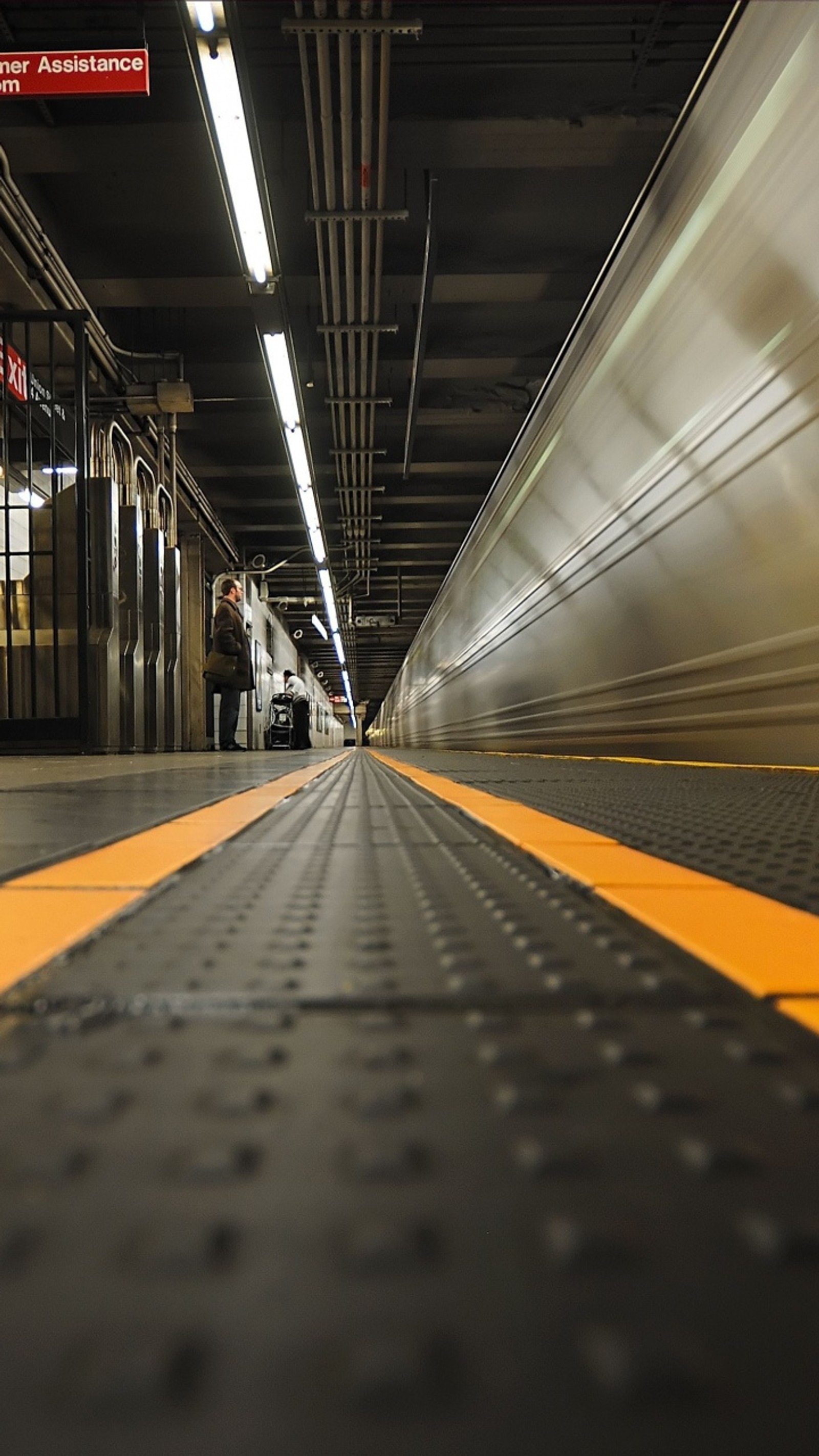 Hay un tren llegando a la estación (duvarkagidi, ozcanates)