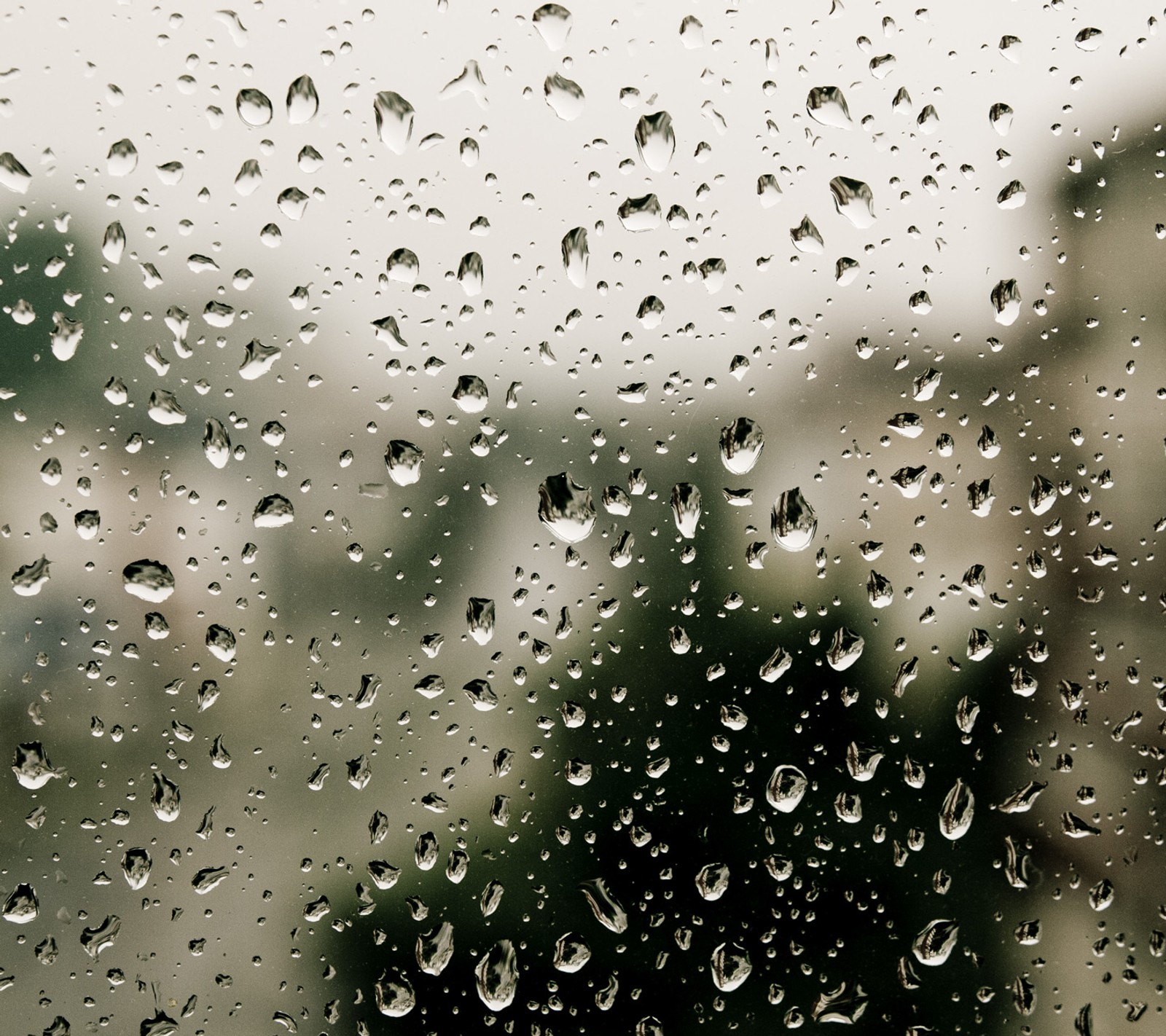 Un primer plano de una ventana con gotas de lluvia sobre ella (galaxy note ii, vidrio, gotas de agua, ventana)