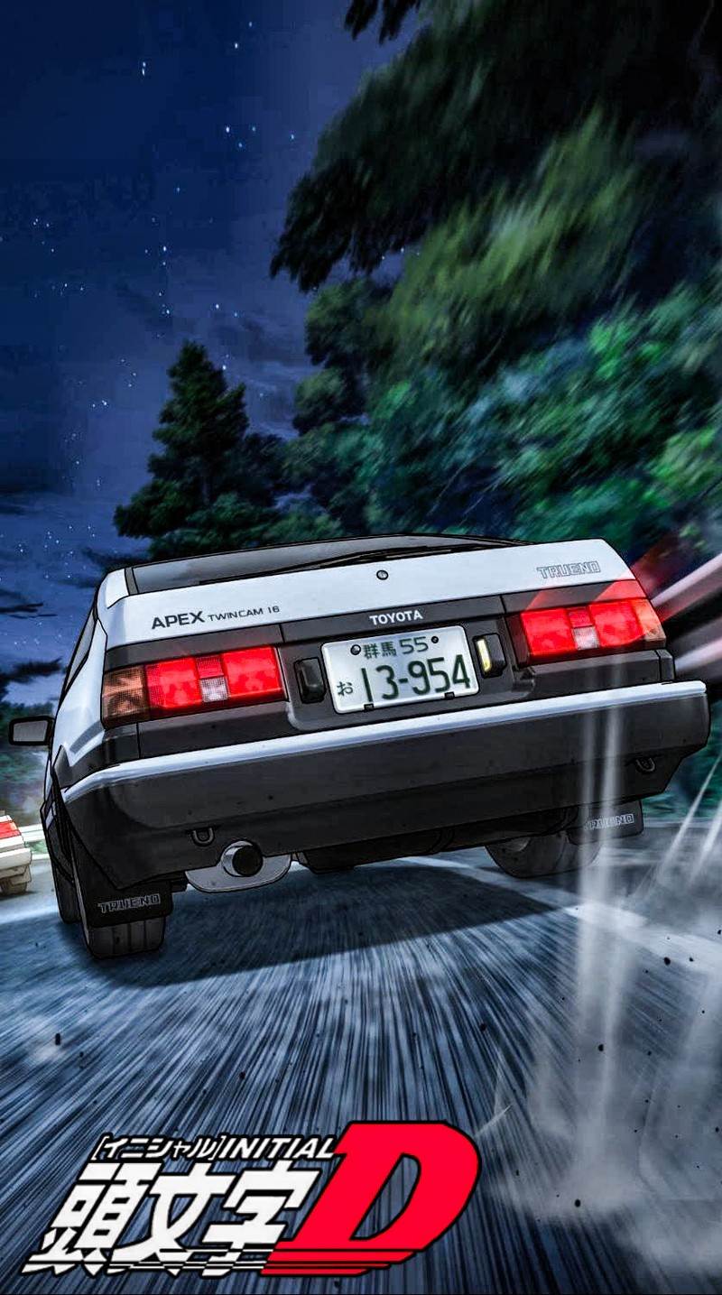 Крупный план машины, едущей по дороге с часами на заднем плане. (ae86, initiald, takumi, toyota)