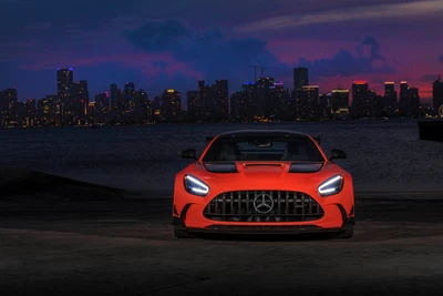 Mercedes AMG GT Black Series: Un llamativo superdeportivo contra un vibrante horizonte urbano al anochecer