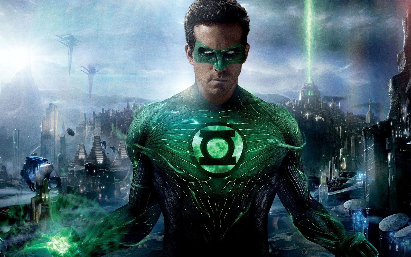 A man in a green lantern costume standing in front of a city (green lantern, hal jordan, film, action film, fictional character)