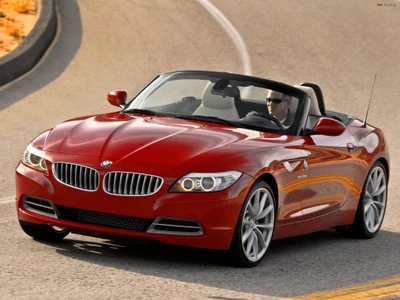 BMW Z4 M Roadster: Ein Eleganter Roter Cabrio auf Offener Straße