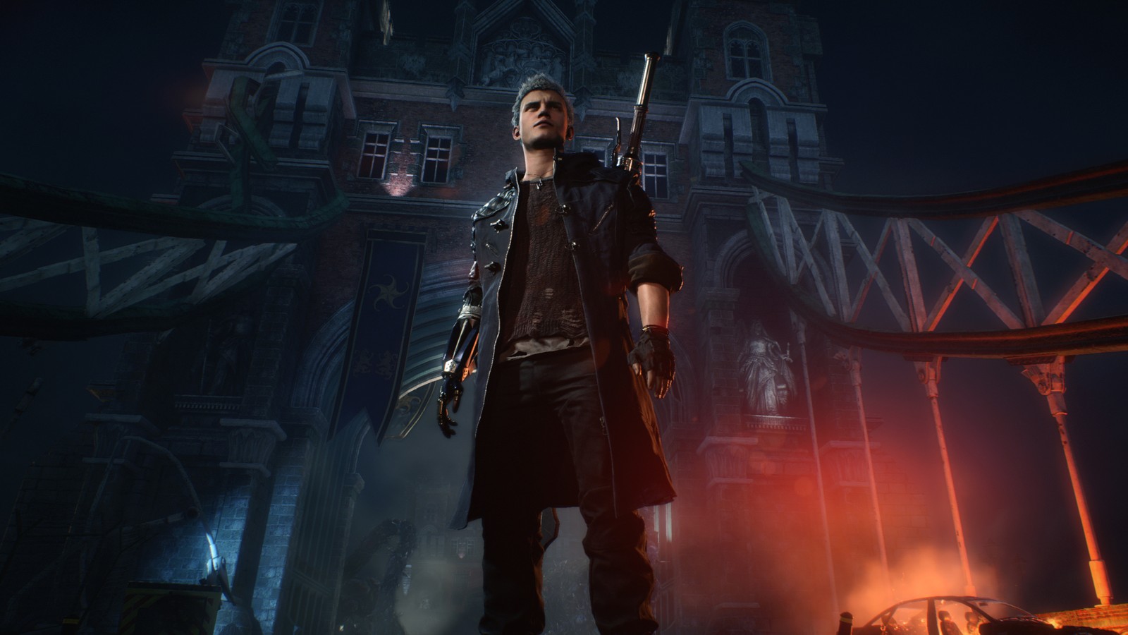 Un hombre de pie frente a un edificio con un arma (nero, devil may cry 5, videojuego)