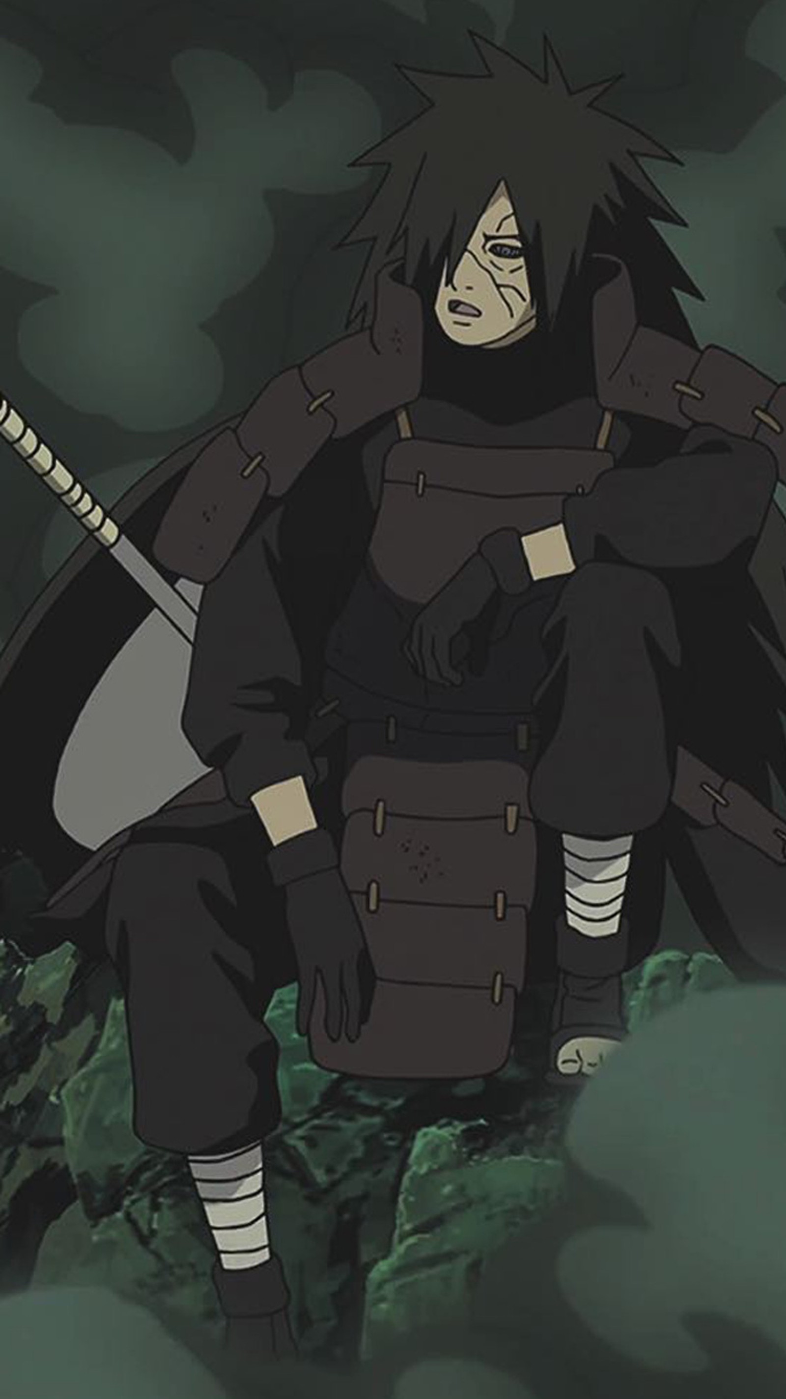 Personagem de anime sentado em uma pedra com uma espada na mão (anime, madara, naruto, uchiha)