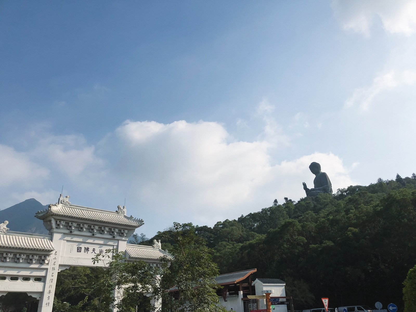 Скачать обои будда тяньтань, tian tan buddha, дорога, горные образования, природа