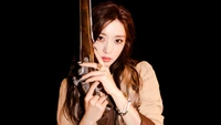 Eunjung segurando uma espada: Um visual impressionante de K-Pop