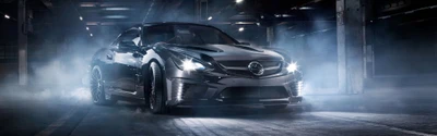 Supercar Mercedes-Benz élégant illuminé dans un cadre atmosphérique