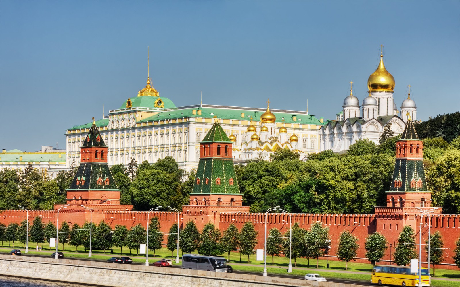 Vista del kremlin y la torre del kremlin en moscú (atracción turística, hito, edificio, palacio, ciudad)