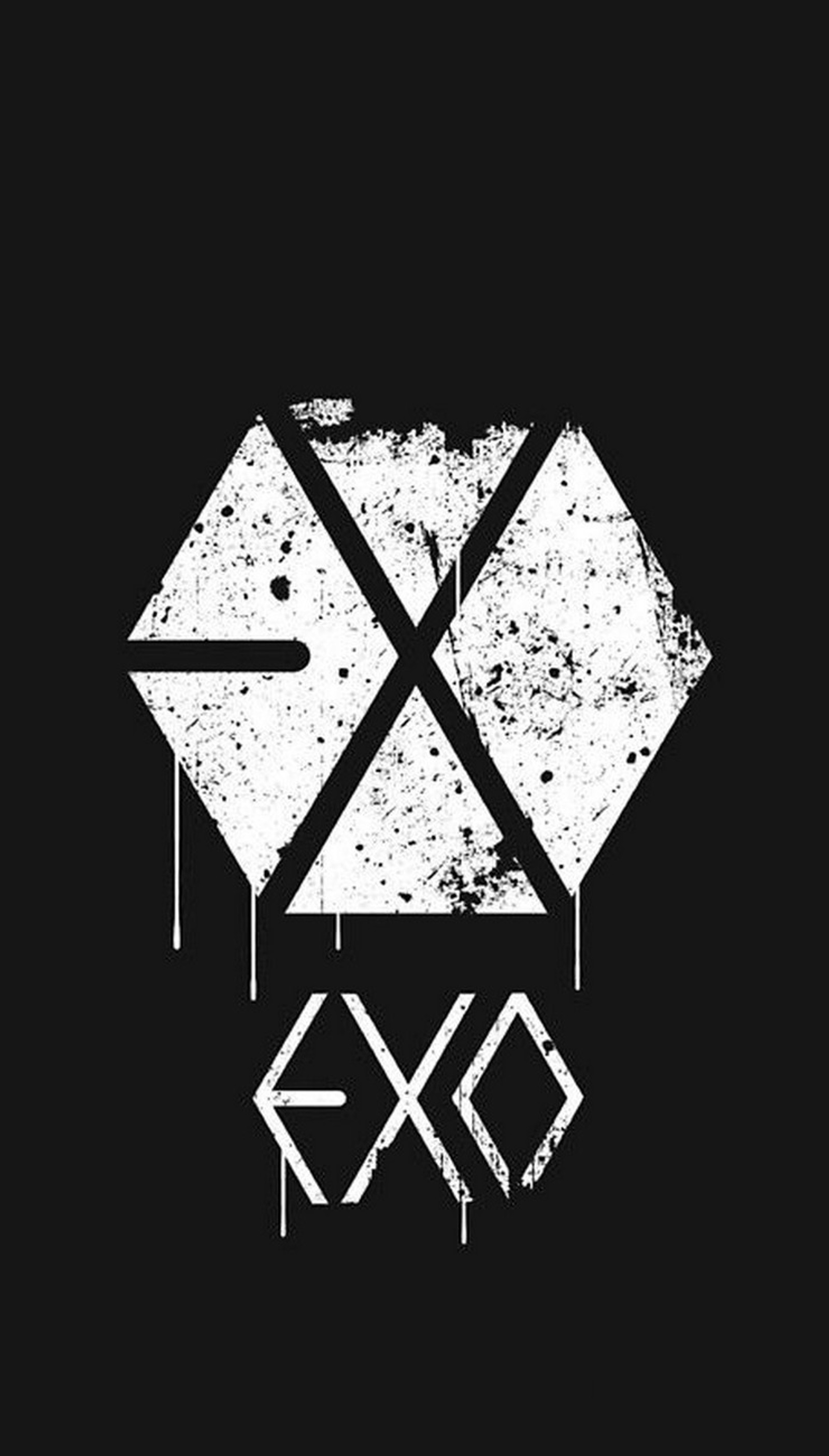 Un logo noir et blanc avec une goutte de peinture blanche dessus (noir et blanc, exo, k pop, logo)