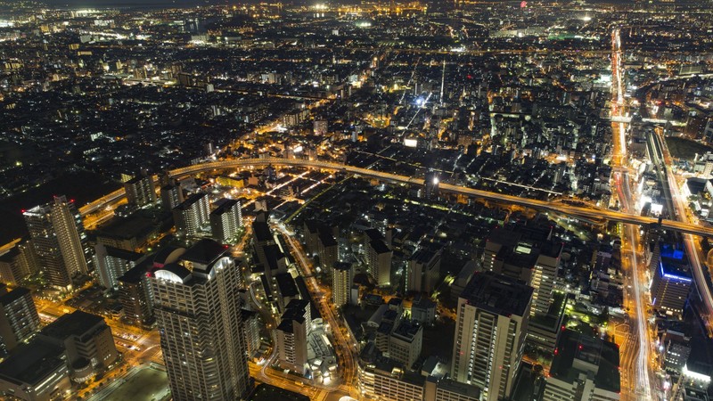 Вид на город ночью с высотного здания (осака, osaka, городской пейзаж, город, городская территория)