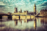 Reflektierende Gelassenheit der Houses of Parliament und Big Ben in London