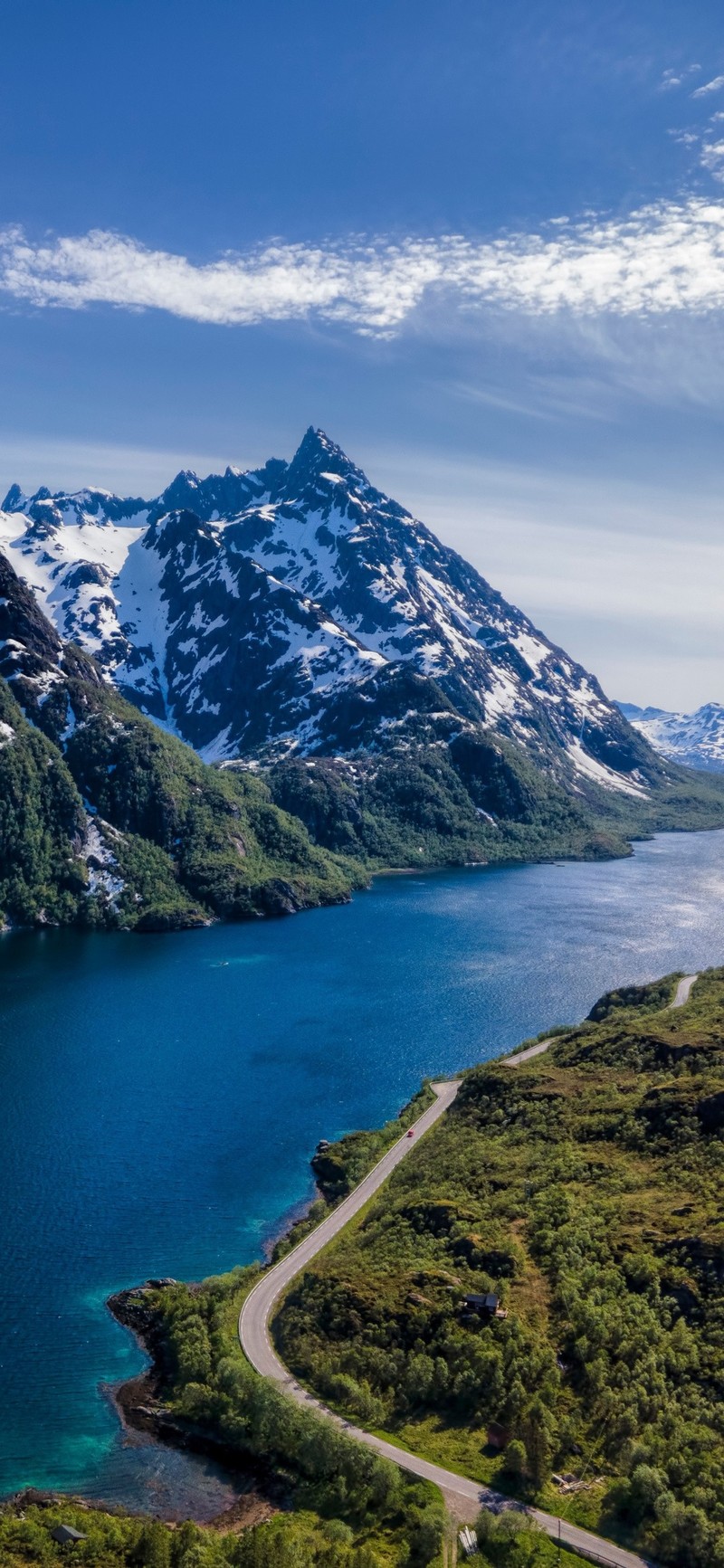 Горы и озеро с дорогой, проходящей через него (лофотены, lofoten, облако, вода, гора)