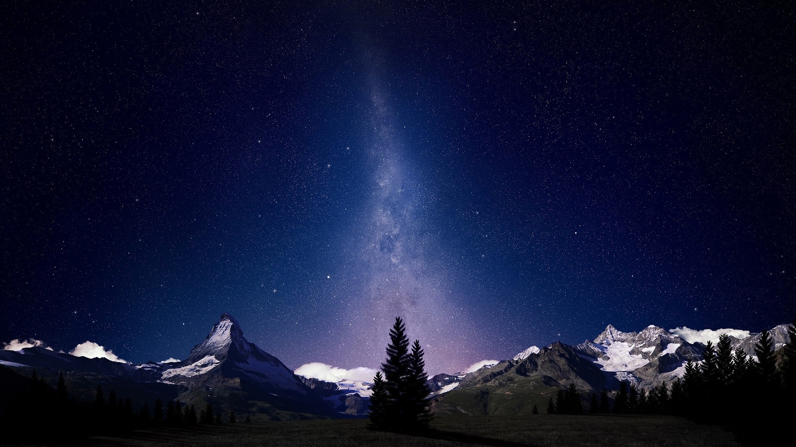 Vista panorâmica de uma cadeia de montanhas com um céu leitoso (via láctea, noite, céu, estrelas, paisagem)