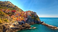 Cidade costeira colorida de Manarola com vista para o mar