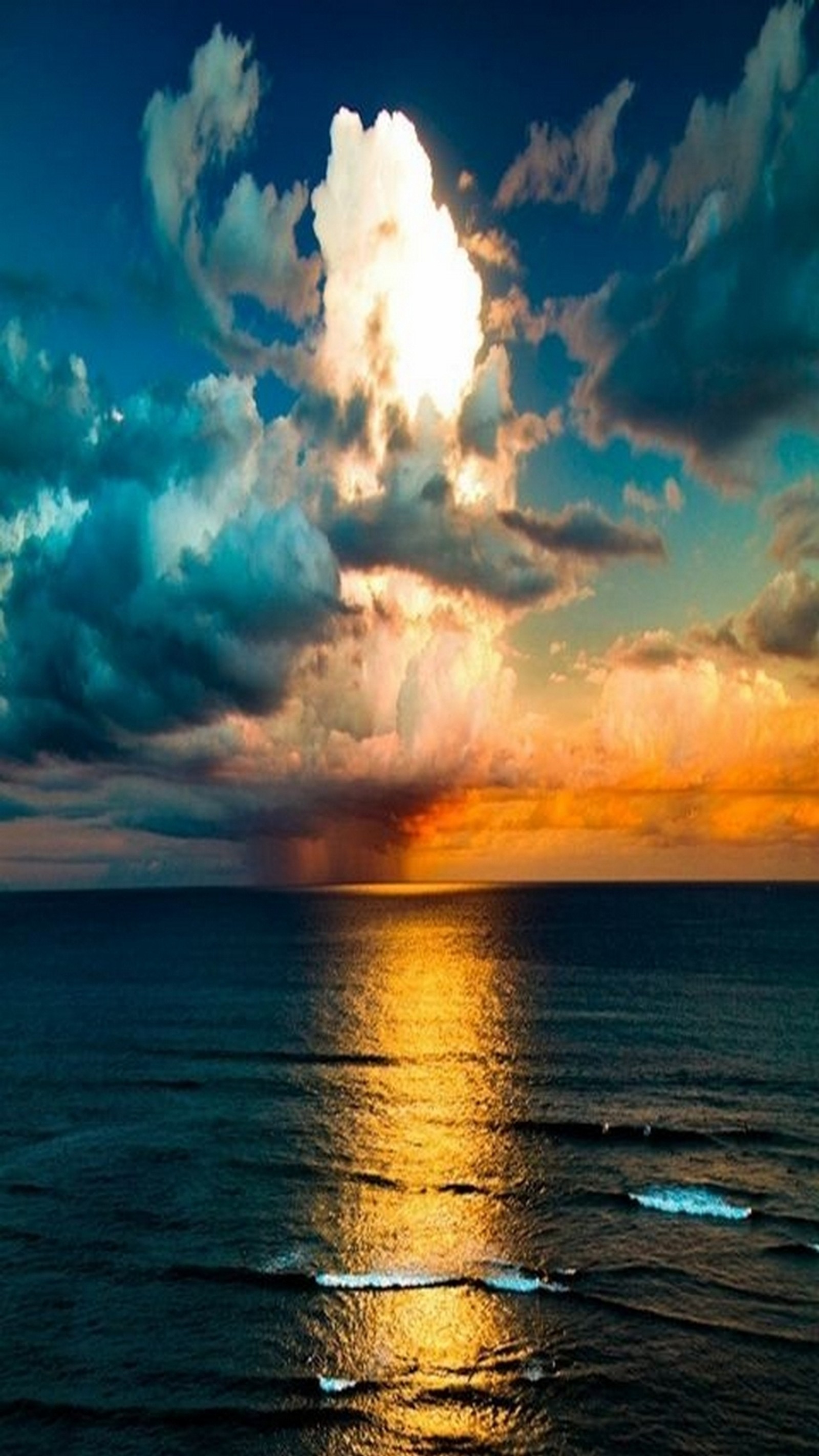 A close up of a cloud over a body of water (beautiful, nature, sunset)