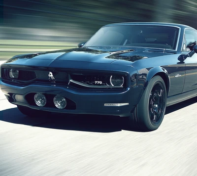 Equus 770: Um carro de alto desempenho em movimento