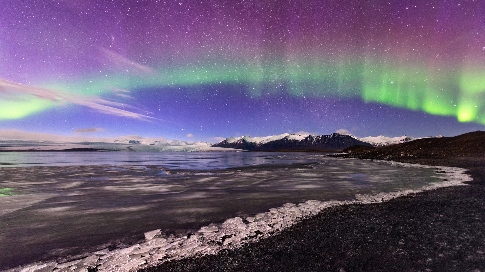 The aurora bore over a lake and mountains in iceland (northern lights, aurora borealis, glacier, landscape, scenery)