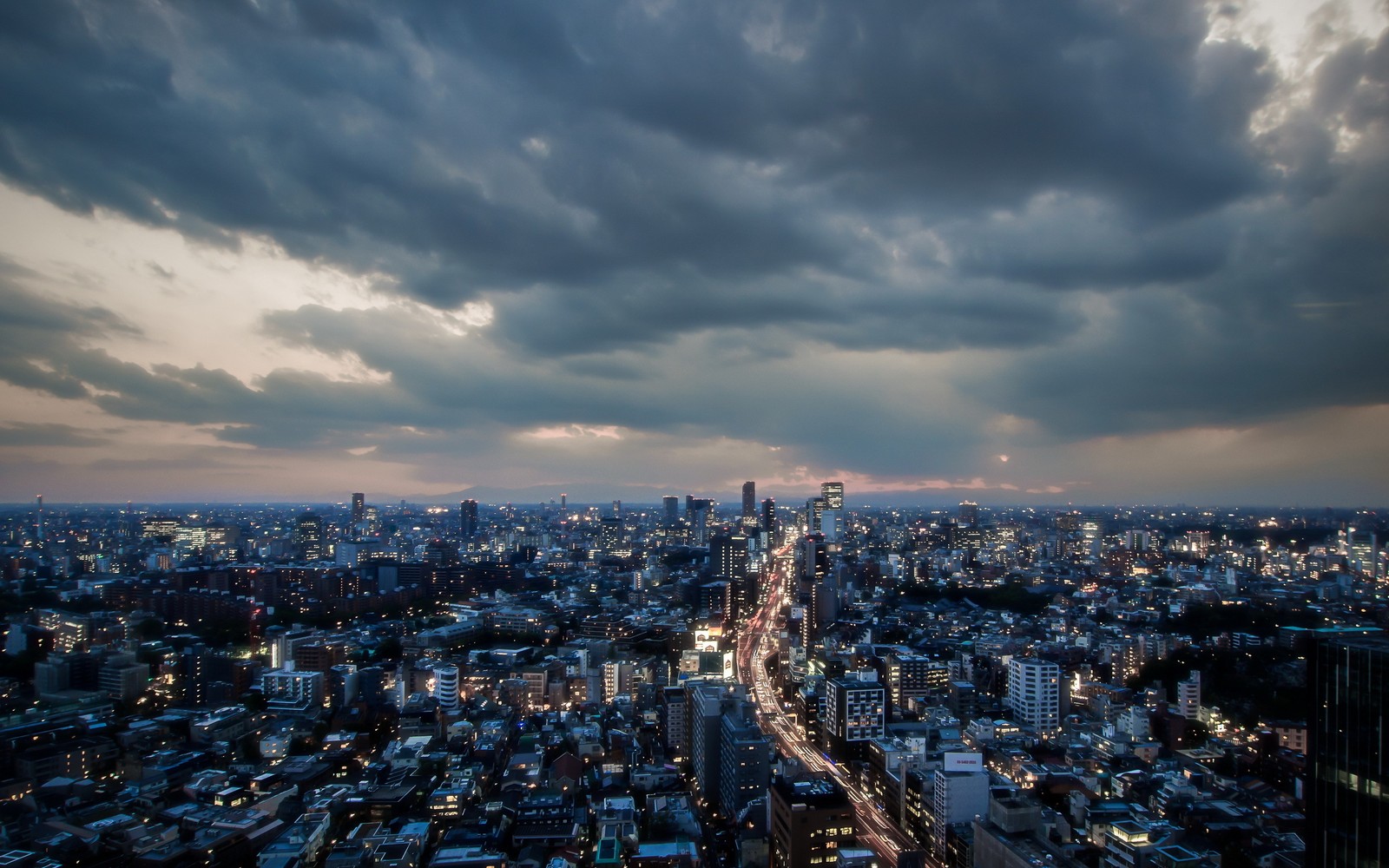 Arafed view of a city at dusk with a cloudy sky (cityscape, horizon, sunset, city, urban area)