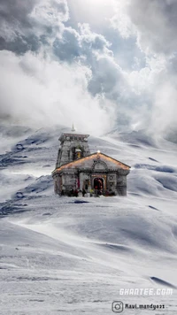 Templo de Kedarnath: Un Refugio Divino Entre Majestuosos Picos Nevados