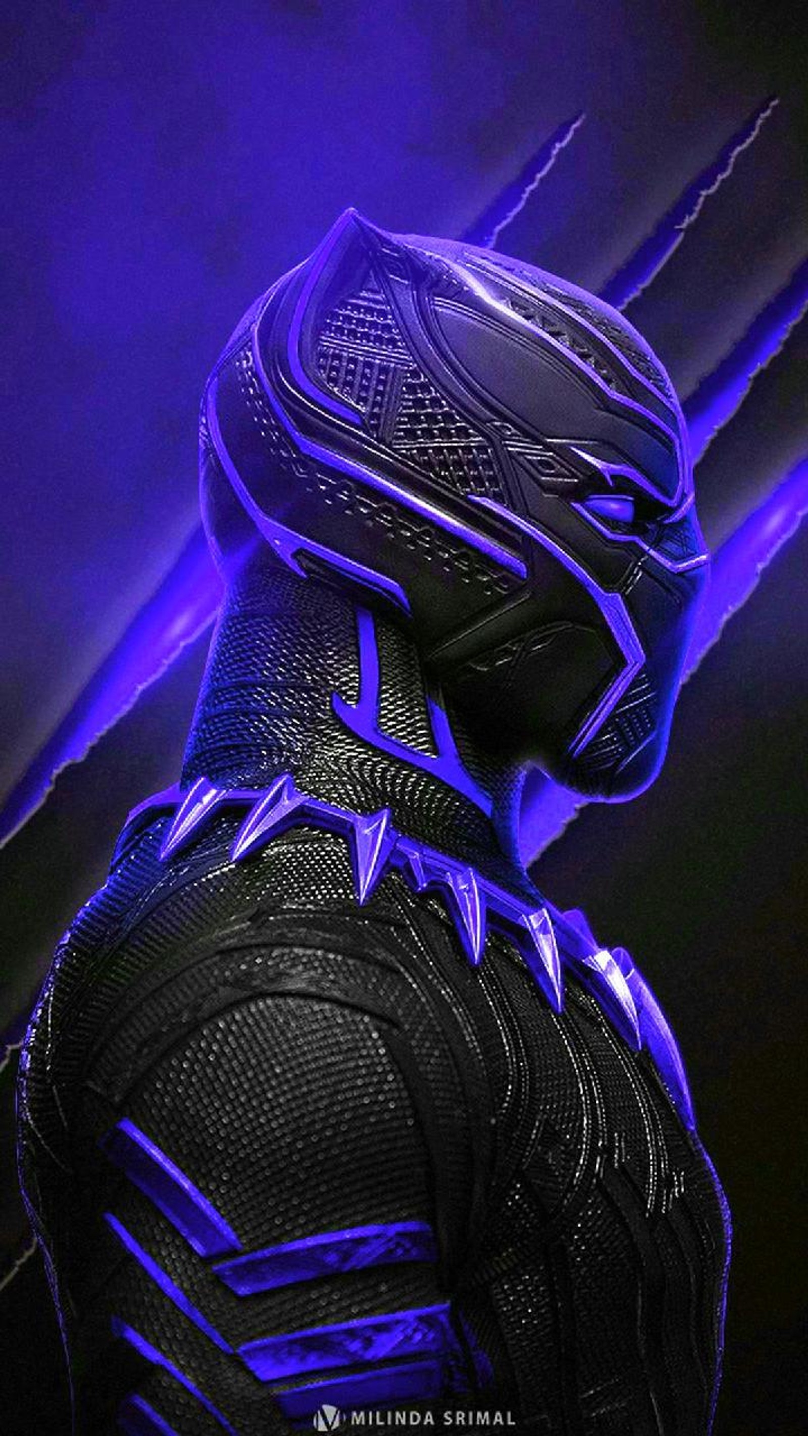 Un gros plan d'une personne en costume de black panther (héros, panthère)