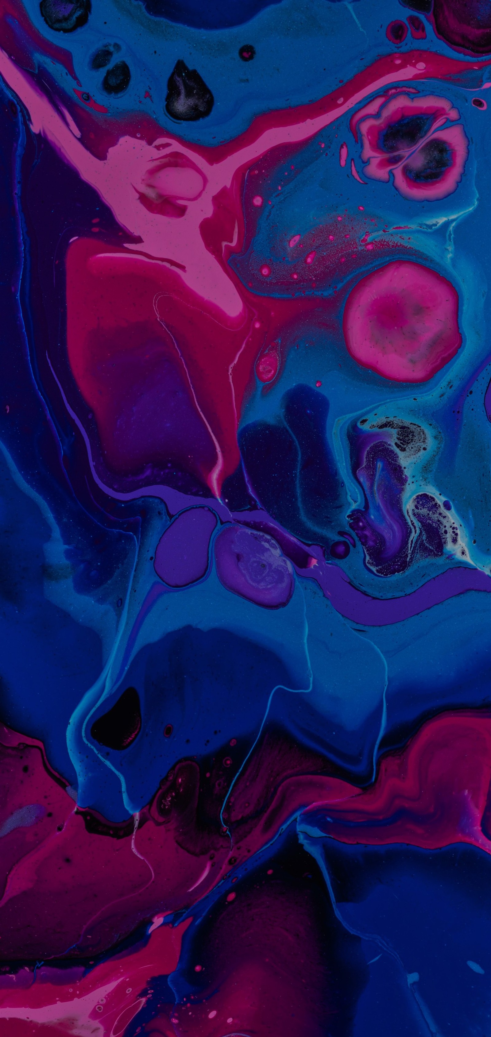 Gros plan d'une peinture d'un liquide bleu et rose (art abstrait, art, peinture, art contemporain, art moderne)