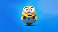 Minion alegre contra un fondo azul brillante