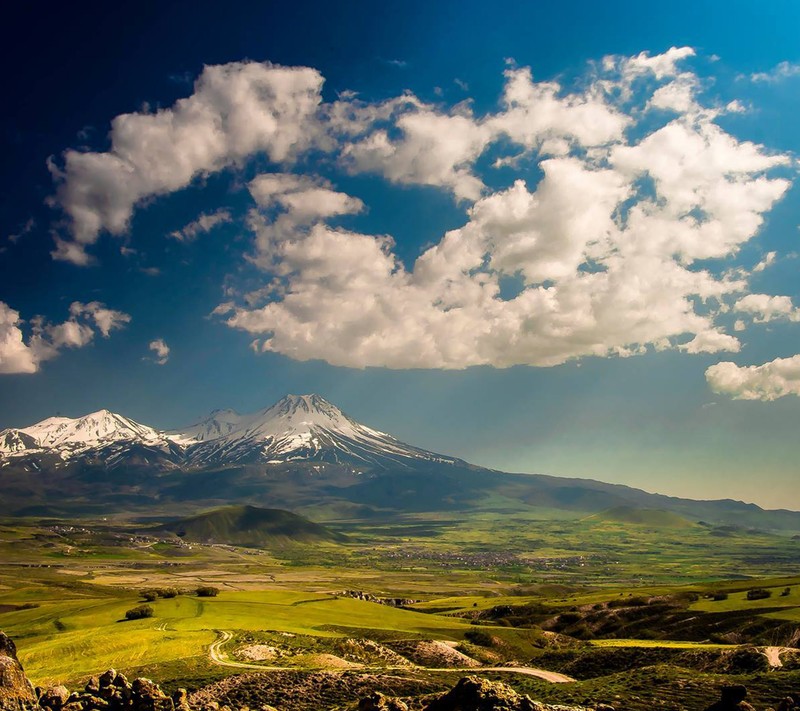 Арафед гора вдали с дорогой, проходящей через нее (hasan mountains, heaven turkish world, ислам, islam, природа)