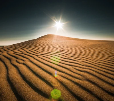 Sonnige Wüstendünen unter klarem Himmel