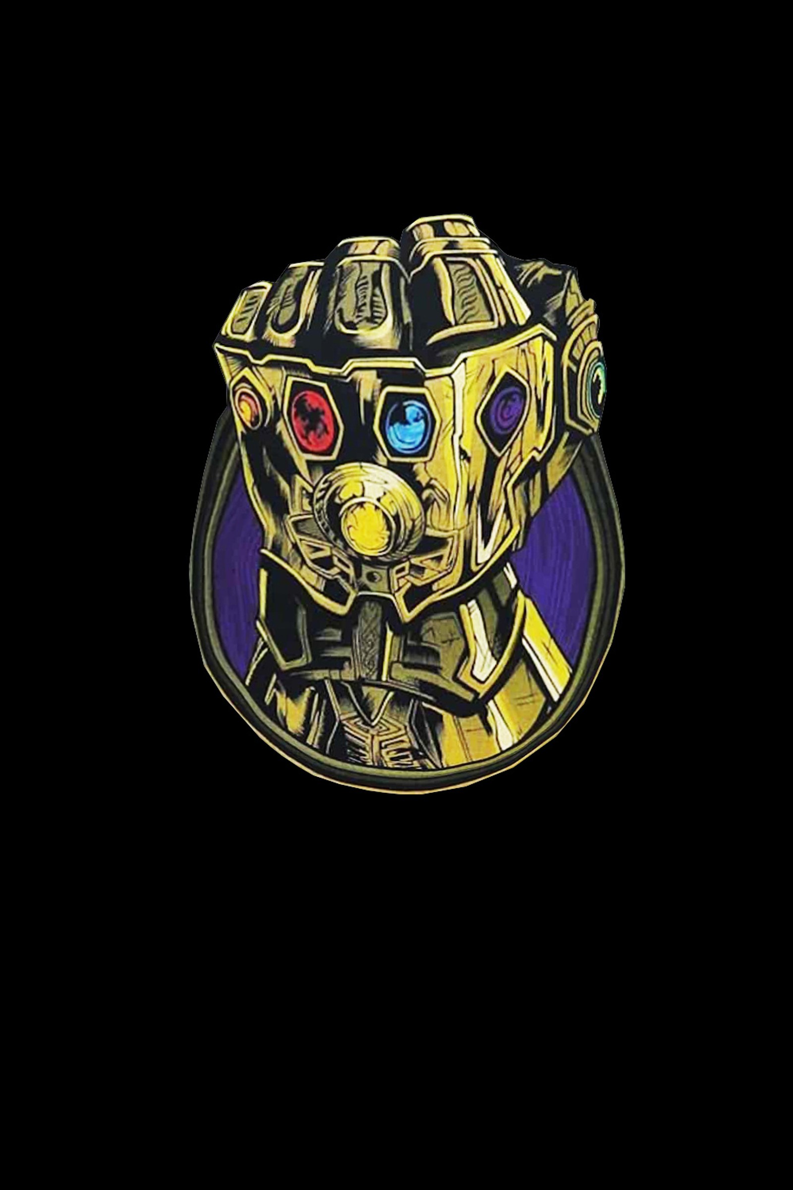 Un primer plano de una insignia con un casco dorado y morado (vengadores, avengers, guante, infinito, marvel)