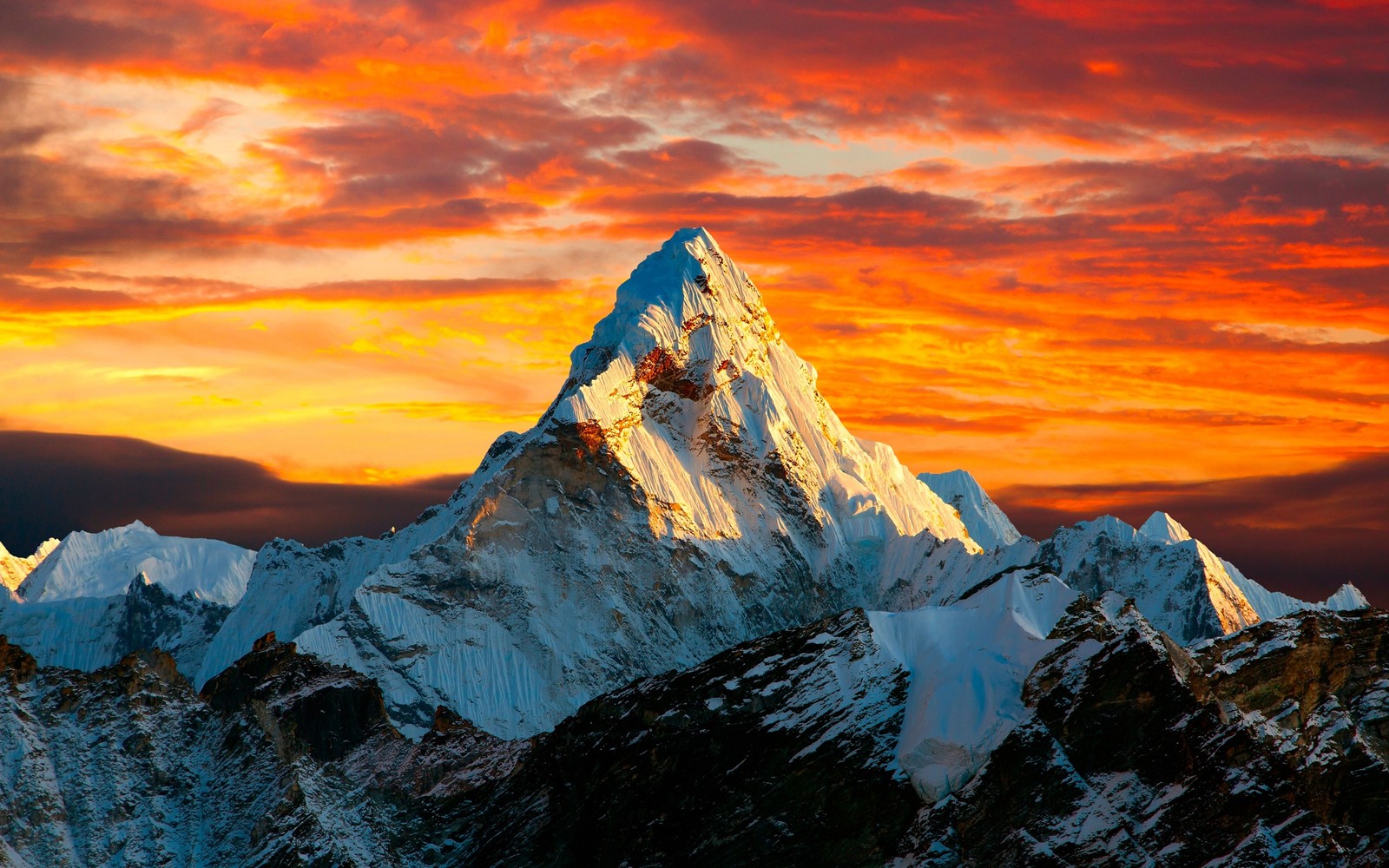 A mountain with a very tall peak in the middle of it (himalayas, mountain, cloud, atmosphere, ecoregion)